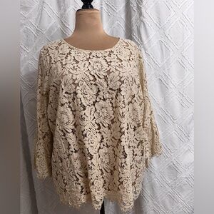 Like New G by Guilana Black Label•Lace 3/4 Bell Sleeve Blouse •keyhole back